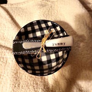 Cheeseball bowl and stainless steel knife for serving, or use it as you will!NWT